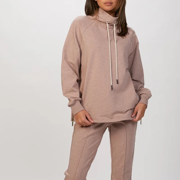 Varley Tops - NWOT VARLEY Atlas Sweatshirt in Ash Rose
